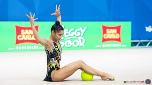 raffaeli sofia sfe09512 copia simone ferraro ph